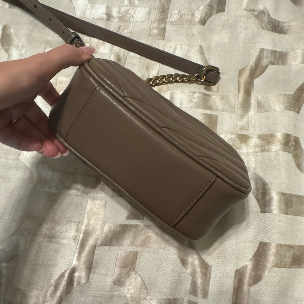 Tory Burch Kira Small Chevron Crossbody Camera Bag - Taupe - Picture 13 of 17